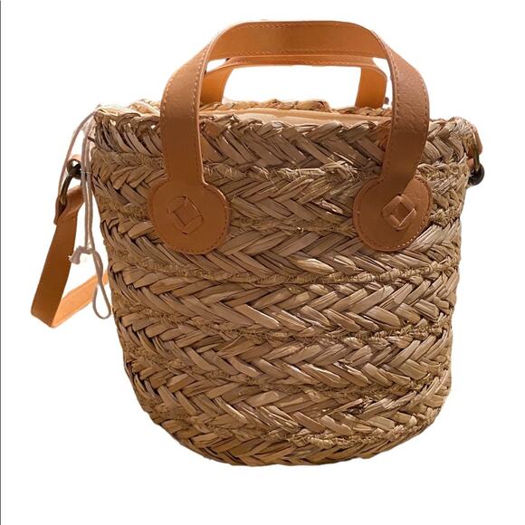 Universal Threads Round Straw Handbag with Shoulder Strap and Handles - Picture 1 of 9